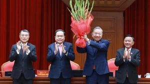 苏林同志当选为越共中央第十四届中央委员会总书记。