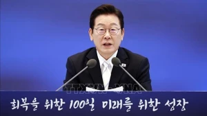 2025年9月11日，韩国总统李在明在首尔举行的就任100天记者会上发表讲话。（图片来源：韩联社/越通社）