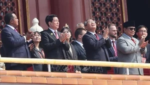 越南国家主席梁强率越南高级代表团出席了纪念活动。图片来源：越通社