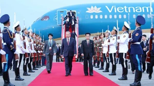 越共中央总书记苏林抵达平壤，开始对朝鲜进行国事访问。（图片来源：越通社） 