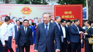 3月15日上午，越共中央总书记苏林前往河内市巴亭坊第2投票区，参加第十六届国会代表和2026—2031年任期各级人民议会代表选举投票。