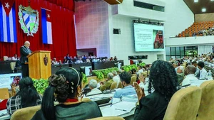 古巴总理曼努埃尔·马雷罗·克鲁斯在会议上发表讲话。