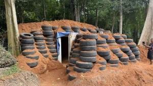 泰国军队于7月23日在达芒托姆寺区域构建的战壕工事。（图片来源：越通社）