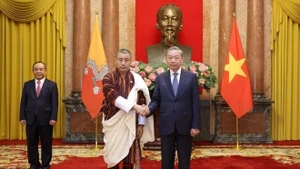2024年9月，不丹驻泰国兼驻越南大使金桑·多吉向越共中央总书记、国家主席苏林递交国书。（图片来源：越通社）