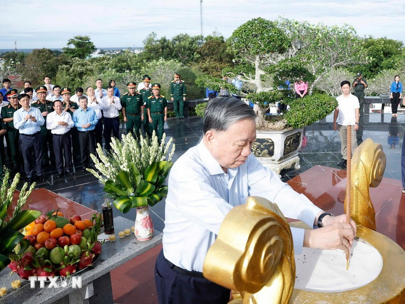 2011-tong-bi-thu-dac-khu-phu-quoc-7.jpg