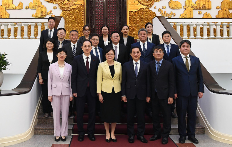 各位代表合影。 dsc3842-1761648732585259125617.jpg