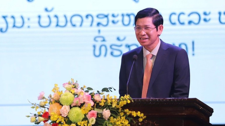 越南文化体育与旅游部副部长何安峰发表讲话。 vn.jpg