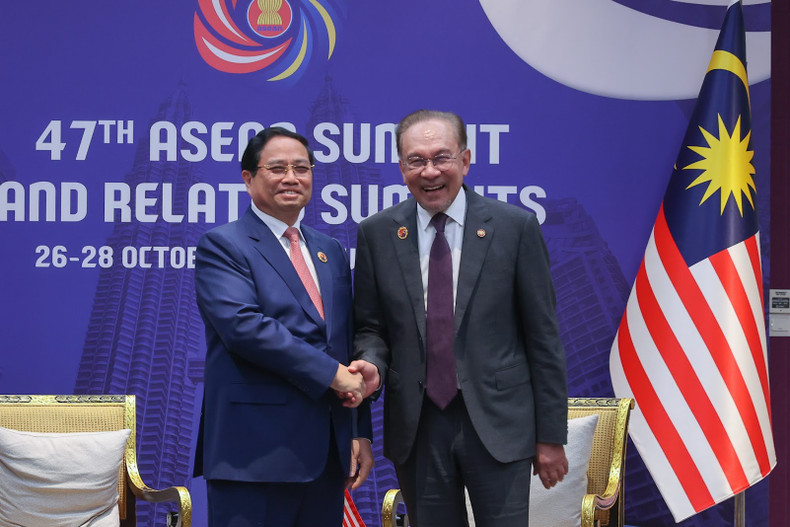 范明正总理会见马来西亚总理安瓦尔·易卜拉欣。(图片来源:VGP) malai.jpg