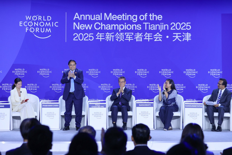 范明正总理发表演讲。 img6515-1750847525267469592342.jpg