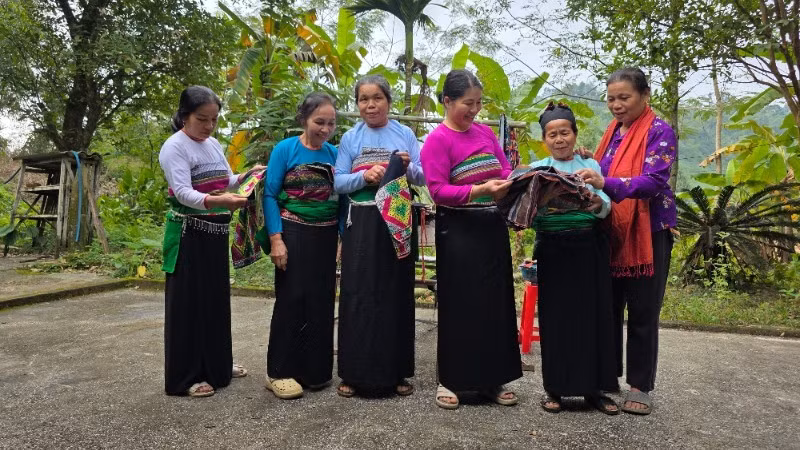 清化地区守护土锦织造技艺的女性们。
