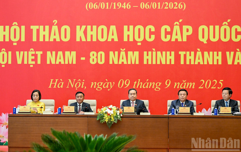 国会主席陈青敏，中央书记处常务书记陈锦绣和各位领导出席研讨会。