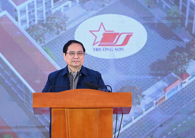 政府总理范明正出席清化省锦石一贯制学校项目开工典礼。