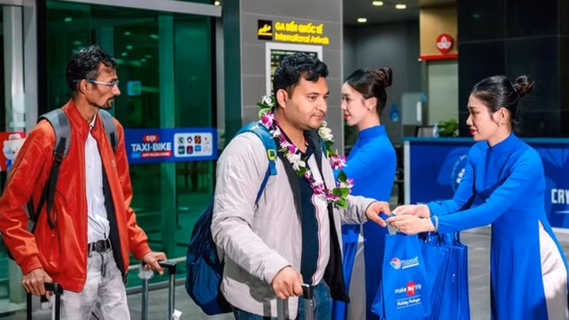 印度游客在富国国际机场受到欢迎。