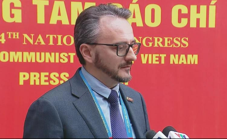 《真理报》（Pravda）副总编辑、俄罗斯联邦共产党中央委员会委员米哈伊尔·科斯特里科夫。（图片来源：越通社）