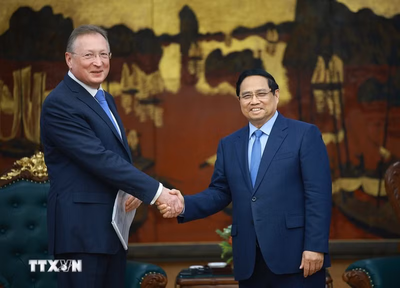 越南政府总理范明正会见俄罗斯扎鲁别日石油公司总经理库德里亚绍夫·谢尔盖。（图片来源：越通社）