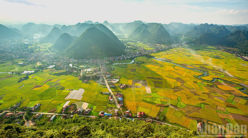 北山的夕阳余晖。