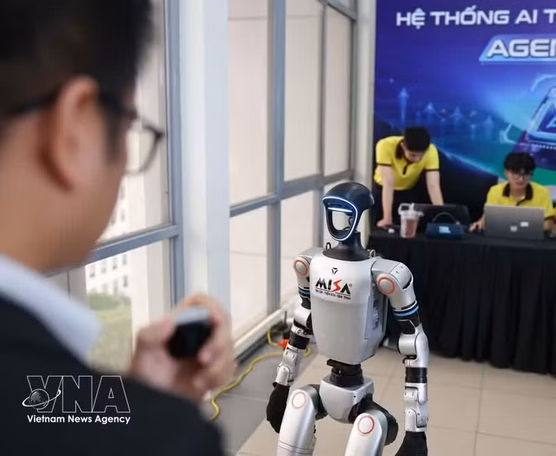 在2026年人工智能日活动（AI Day 2026）的产品展示与推介区域，越南正通过这一平台集中展现其在全球AI硬件供应链中日益提升的地位。（图片来源：越通社）