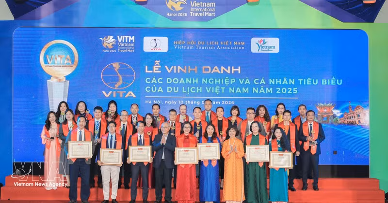 80名个人和141家旅游企业在2026年越南国际旅游展上获得表彰。（图片来源：越通社）