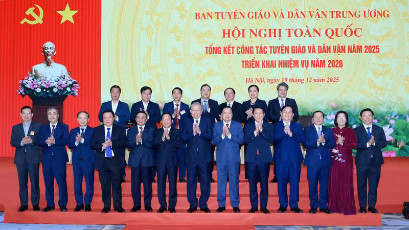 苏林总书记与各位领导代表出席2025年全国宣教与民运工作总结并部署2026年任务会议。