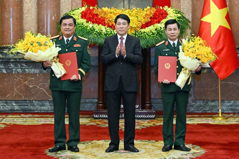 国家主席梁强主持晋升上将军衔仪式。