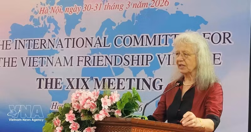 越南友谊村国际委员会代表在活动上发表讲话。（图片来源：越通社）