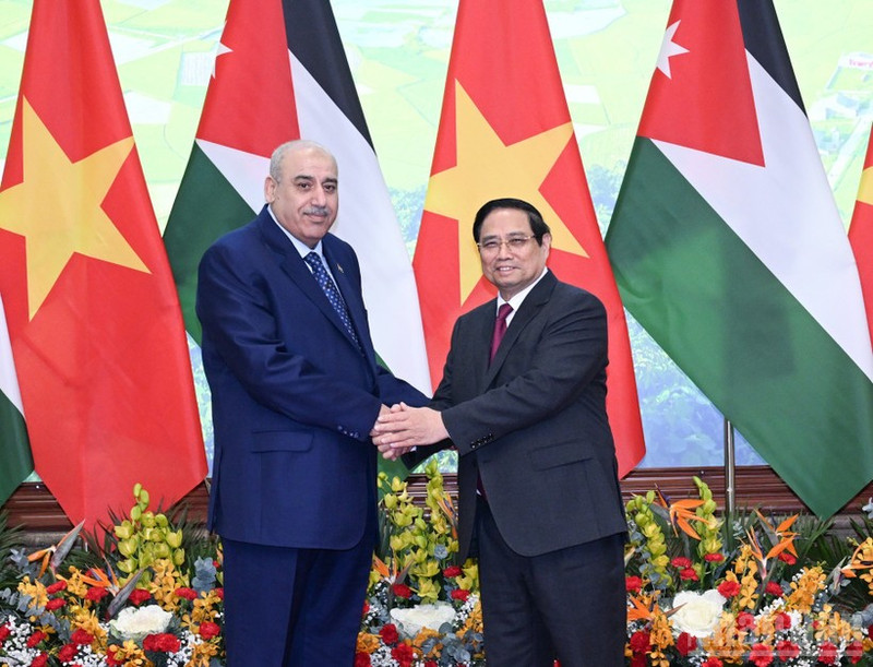 越南政府总理范明正会见约旦众议院议长马赞·图尔基·卡迪。