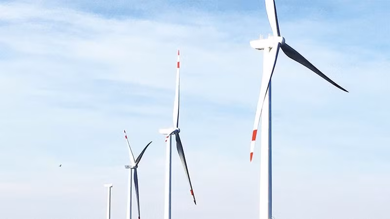 永隆省沿海地区正在投资建设风电项目。