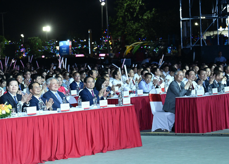 党和国家领导人出席”独立—自由—幸福80年征程”国家成就展闭幕式。