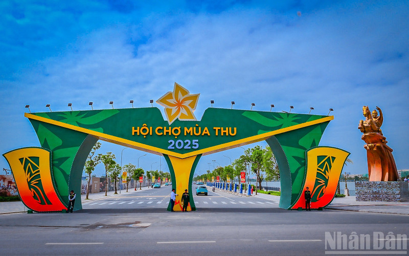 据越南工贸部评价，2025年首届秋季博览会在社会上产生了积极的广泛影响，有助于推广越南商品，同时提升了越南在国际舞台上的形象、地位和声誉。