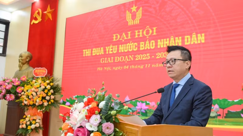 越共中央委员、《人民报》社总编辑、中央宣教与民运部副部长、越南新闻工作者协会主席黎国明在大会上发表讲话。