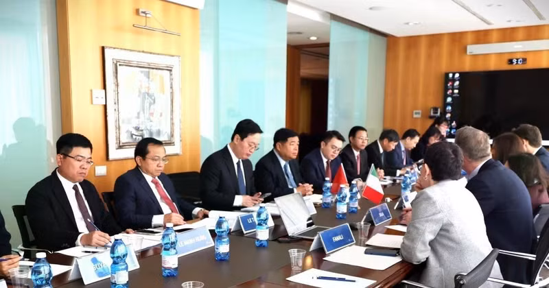 政府副总理阮志勇率团在意大利北部米兰市会见意大利工商联合会伦巴第分会。（图片来源：越通社）