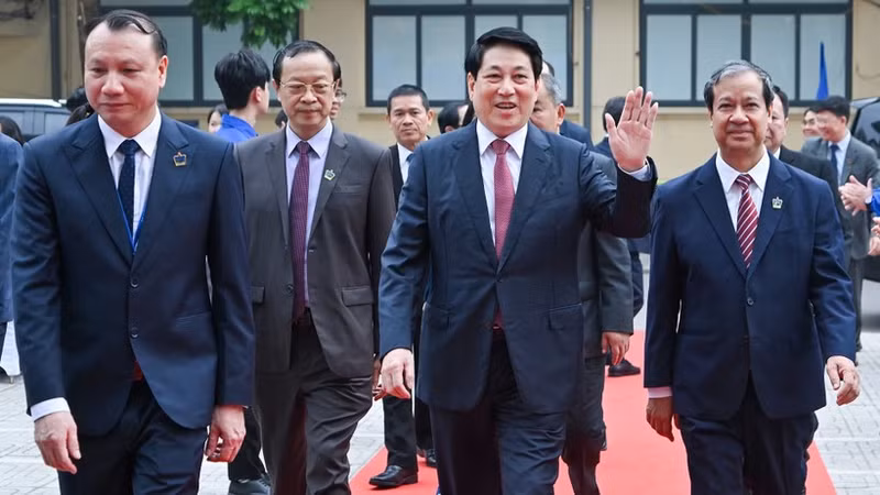 越南国家主席梁强出席越南教师节纪念典礼及第八次教育行业爱国竞赛大会。