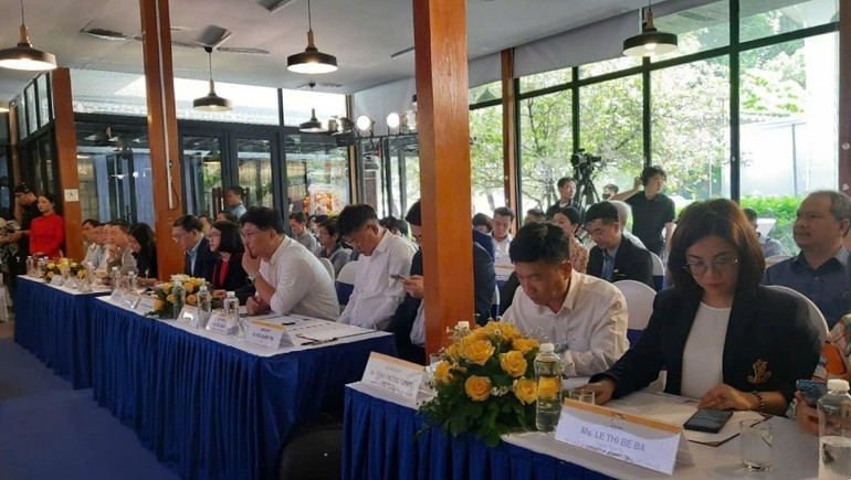 出席新闻发布会的各位代表。