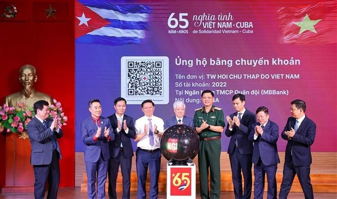 主题为“越南-古巴情谊65周年”的“支持古巴人民行动”启动仪式。（图片来源：越通社）
