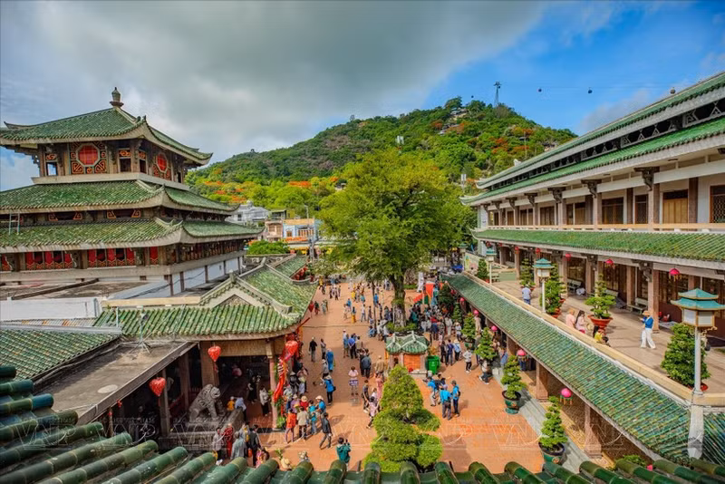 参山主处圣母庙是安江省的著名旅游景点。（图片来源：越南画报）