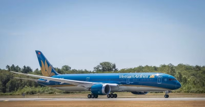 越南航空维持运营12条越南直飞欧洲航线。（图片来源：民族与信息报）