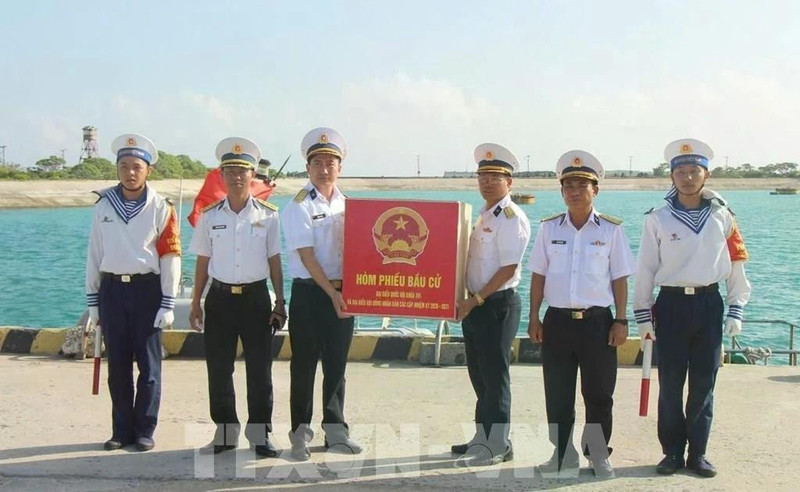 属于东海坊的第4投票区（位于第5水上特工旅）获准于3月5日提前举行选举。（图片来源：越通社）