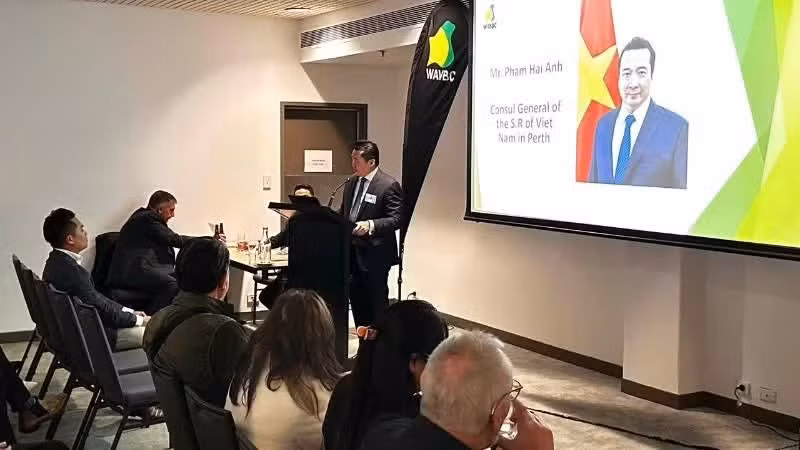 越南驻珀斯总领事范海英在活动上发表讲话。（图片来源：越南驻珀斯总领事馆提供）
