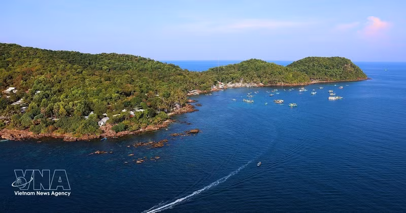 英国媒体盛赞富国岛在旅游商业化浪潮中的原始之美。（图片来源：越通社）