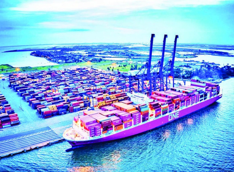 凭借港口优势，海防市正努力打造越南乃至区域绿色港口、智慧港口的典范。