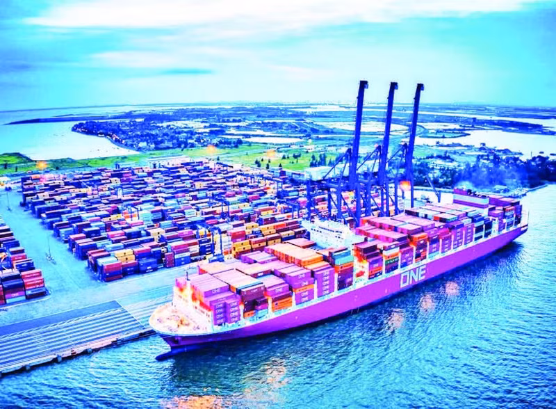 凭借港口优势，海防市正努力打造越南乃至区域绿色港口、智慧港口的典范。