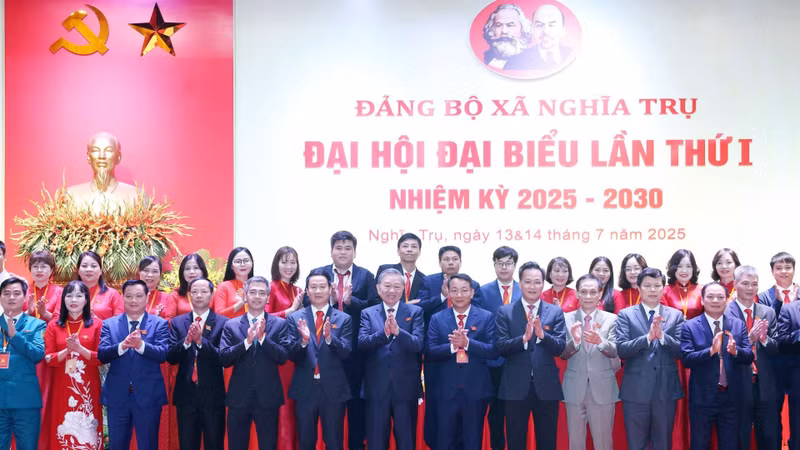 苏林总书记出席2025-2030年任期越共兴安省义柱乡第一次代表大会。