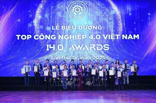 2025年“越南工业4.0顶级企业”颁奖典礼。（图片来源：越通社）