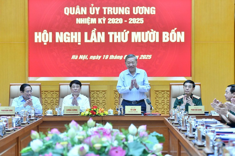 越共中央总书记苏林主持召开中央军委第十四次会议。