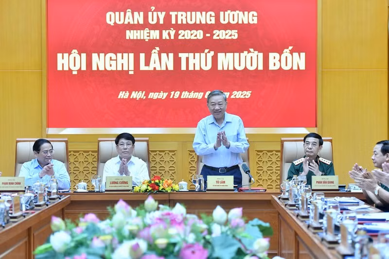 越共中央总书记苏林主持召开中央军委第十四次会议。