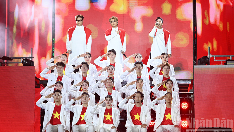 “为越南骄傲”音乐之旅于9月2日晚在首都河内正式落下帷幕。