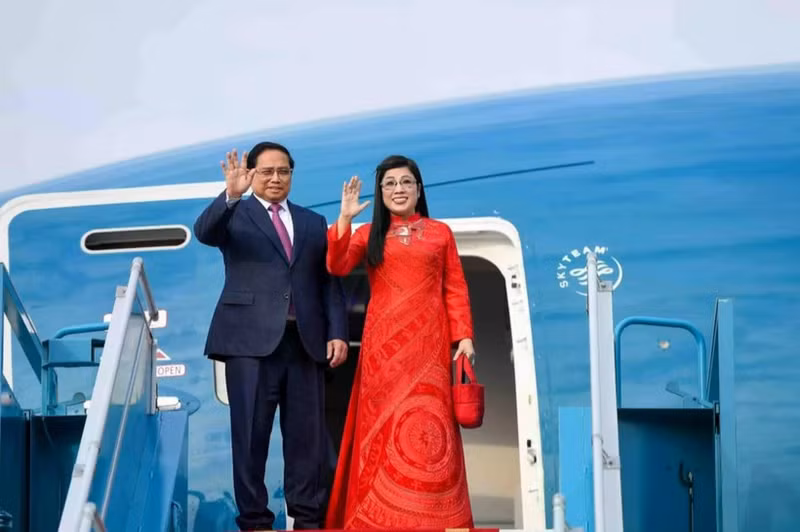 范明正总理和夫人。（图片来源：越通社）