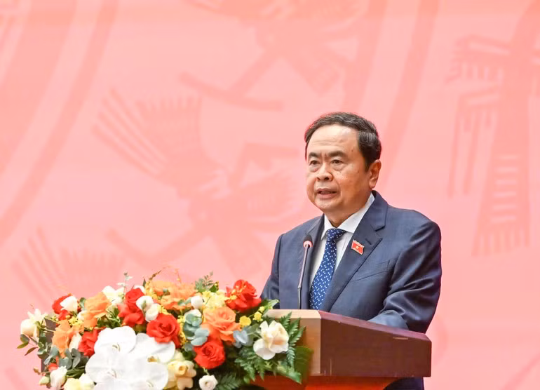 越共中央政治局委员、国会主席陈青敏出席论坛并指导讲话。