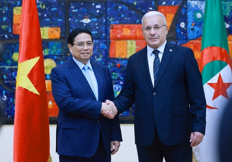 越南政府总理范明正会见阿尔及利亚国民议会议长易卜拉欣·布加利。