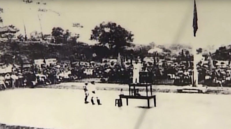 1945年8月20日下午，太原省广大群众在太原市镇体育场参加了一场大型集会。（图片来源：资料图/太原报）